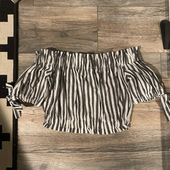 FAVLUX Tops - 🩷3 for $20🩷 Off the shoulders ruched crop top